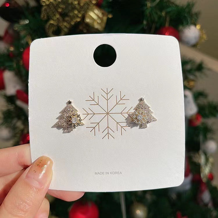 Festive Sparkle – Christmas Tree Earrings
